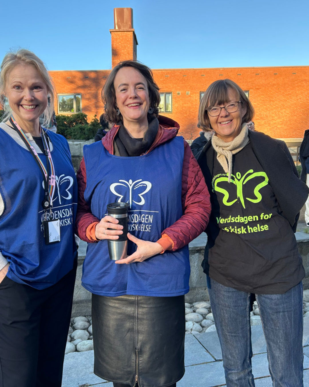 Foto: Marita Nodland en gruppe personr som poserer for et bilde