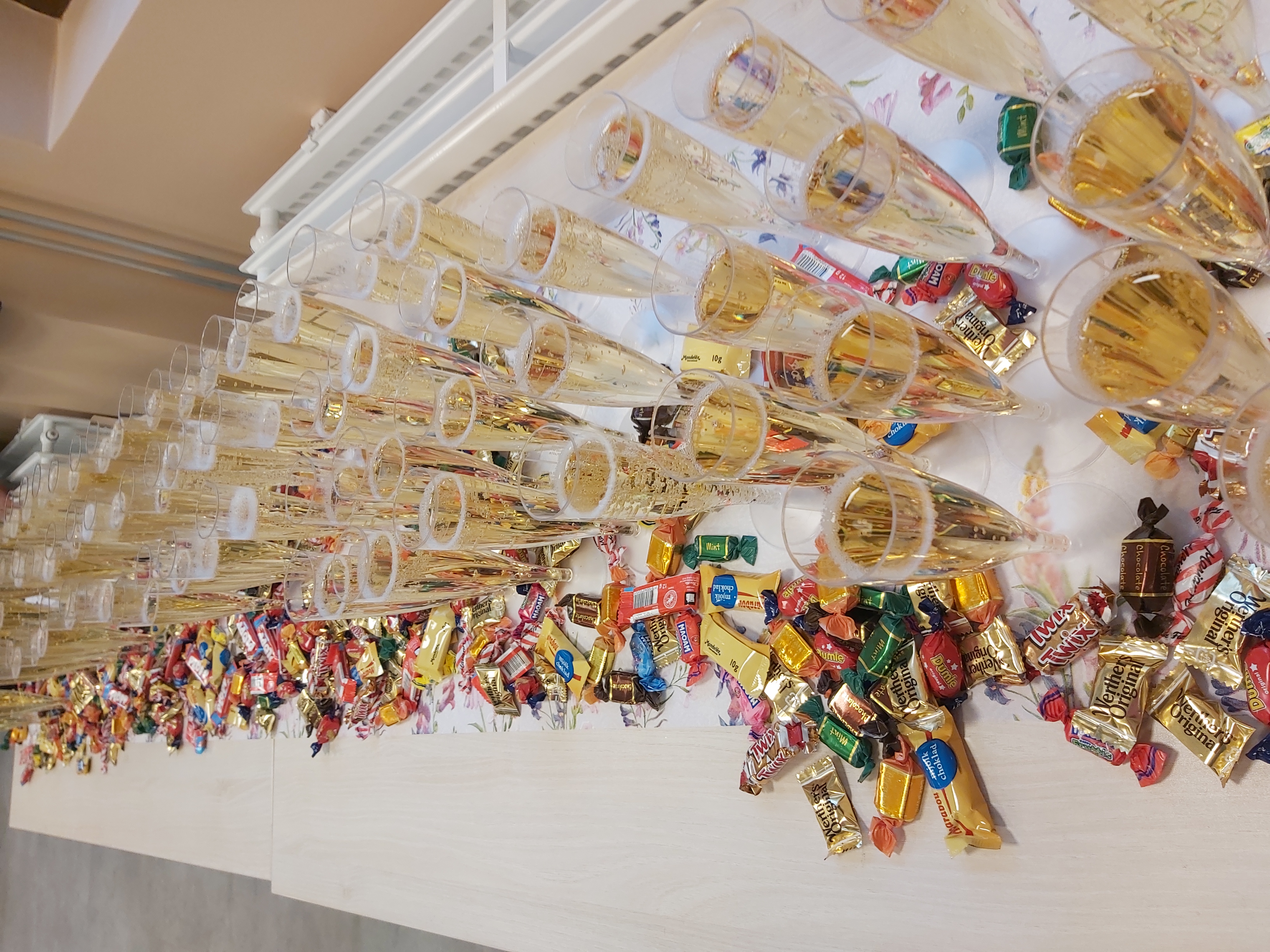 En stor utstilling av gull- og sølvsmykker