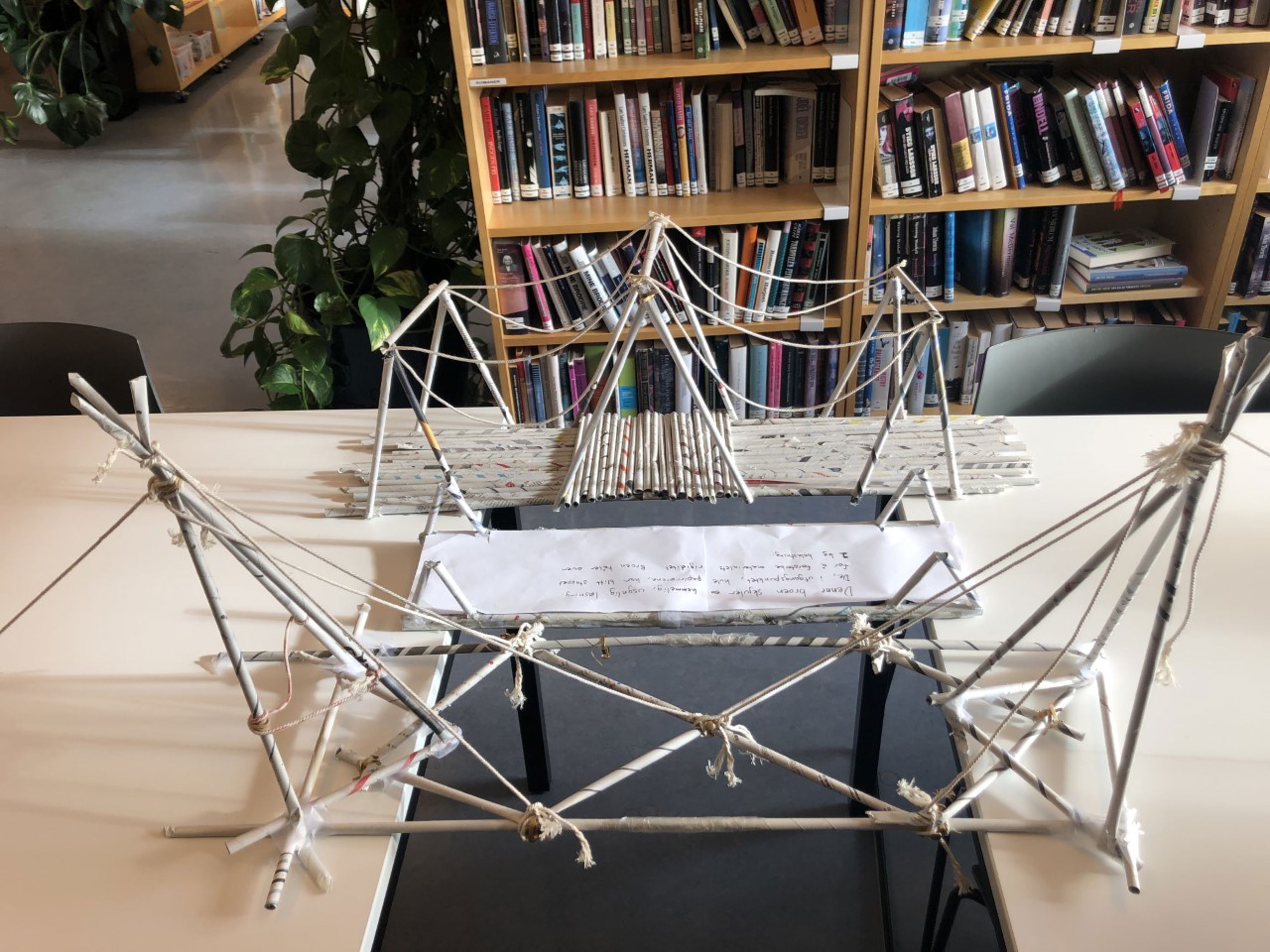 Foto: Sara Kumle Bro av avispapir