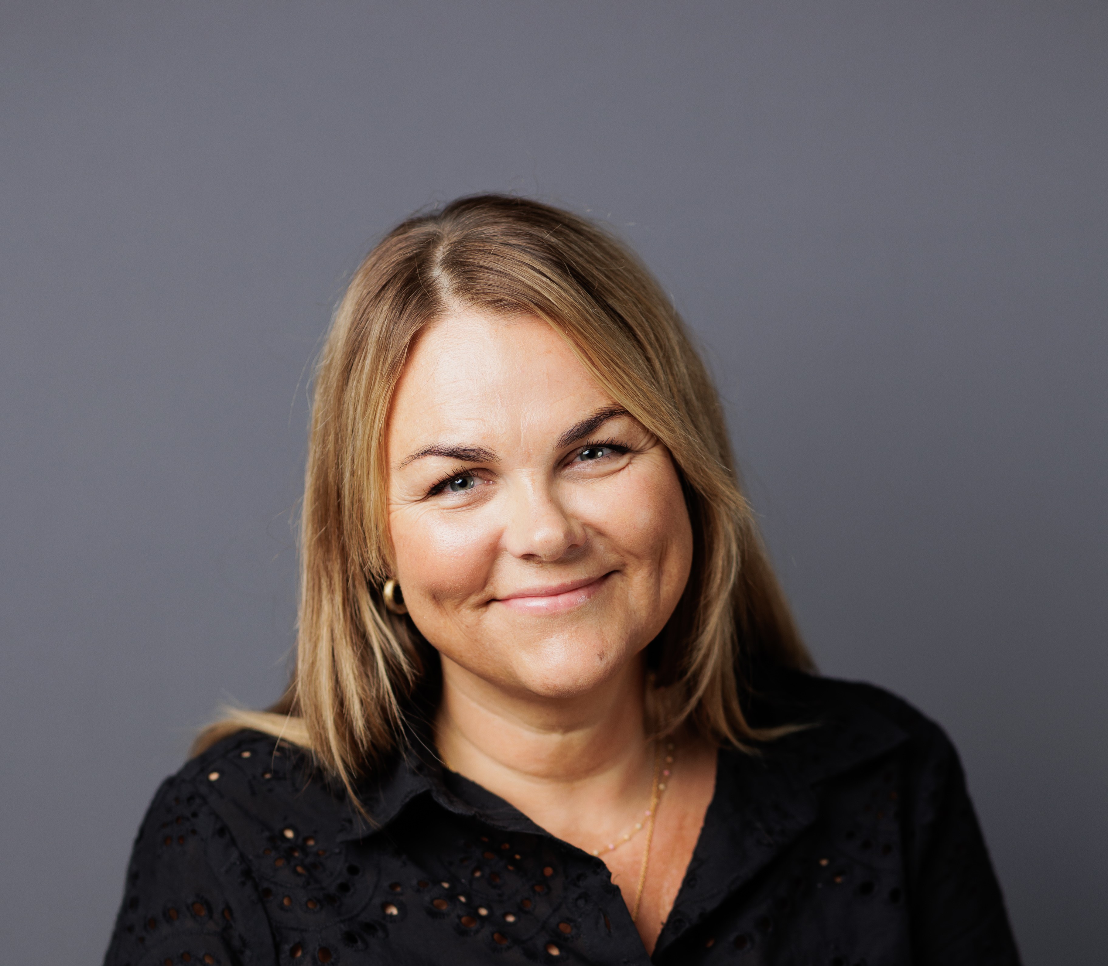 en person med blondt hår