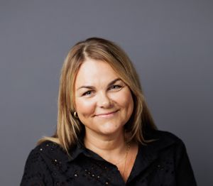 en person med blondt hår