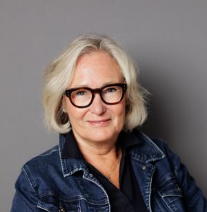 en person som bruker briller