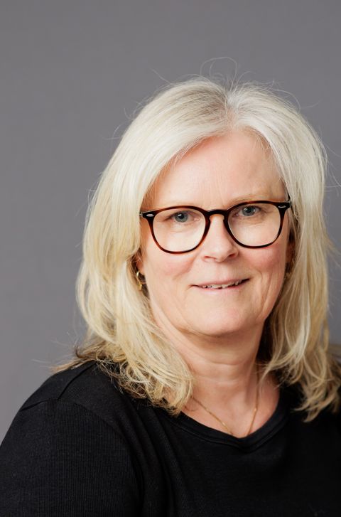 en person med blondt hår
