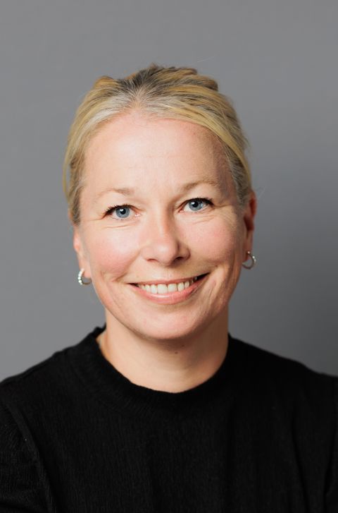 en person med blondt hår