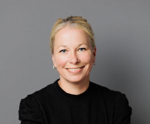 en person med blondt hår