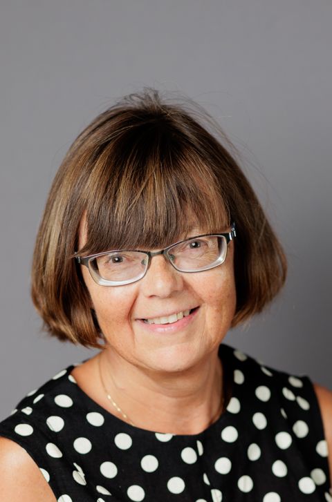 en person som bruker briller