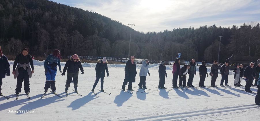 En gruppe mennesker på ski En gruppe mennesker på ski